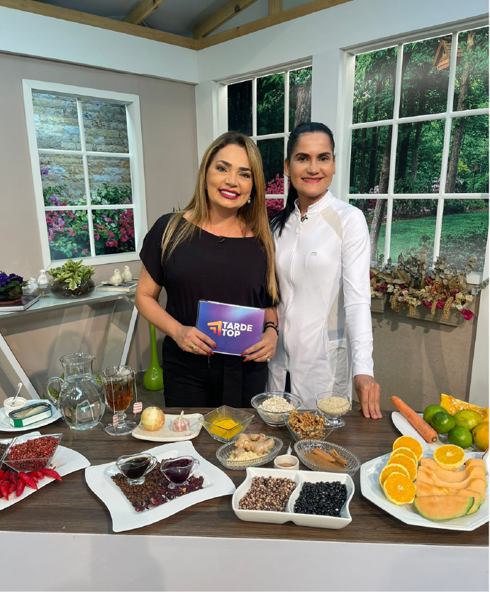 Imagem da nutricionista Zânia dando orientações nutricionais no programa de TV Tarde Top